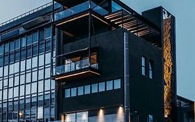 Earth Boutique Apartments Next To Stavros Niarchos